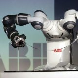 Le fabricant de transformateurs électriques, de systèmes de propulsion pour navires et de bras robotisés ABB a vu au deuxième trimestre ses entrées de commandes bondir de 16% sur un an à 9,79 milliards de dollars. (archives) KEYSTONE/EPA MTI/TIBOR ILLYES